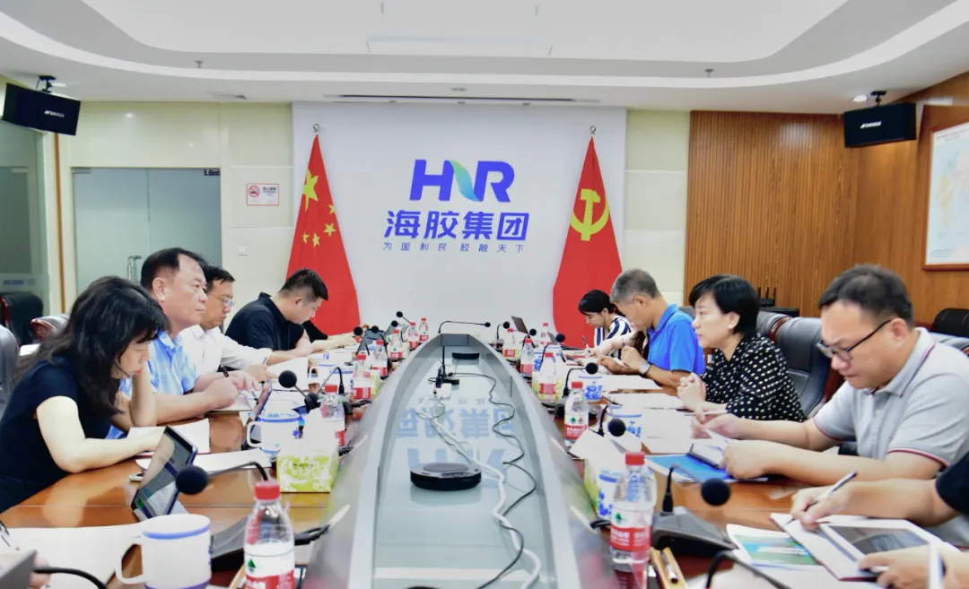 梁翠到海南橡膠調研